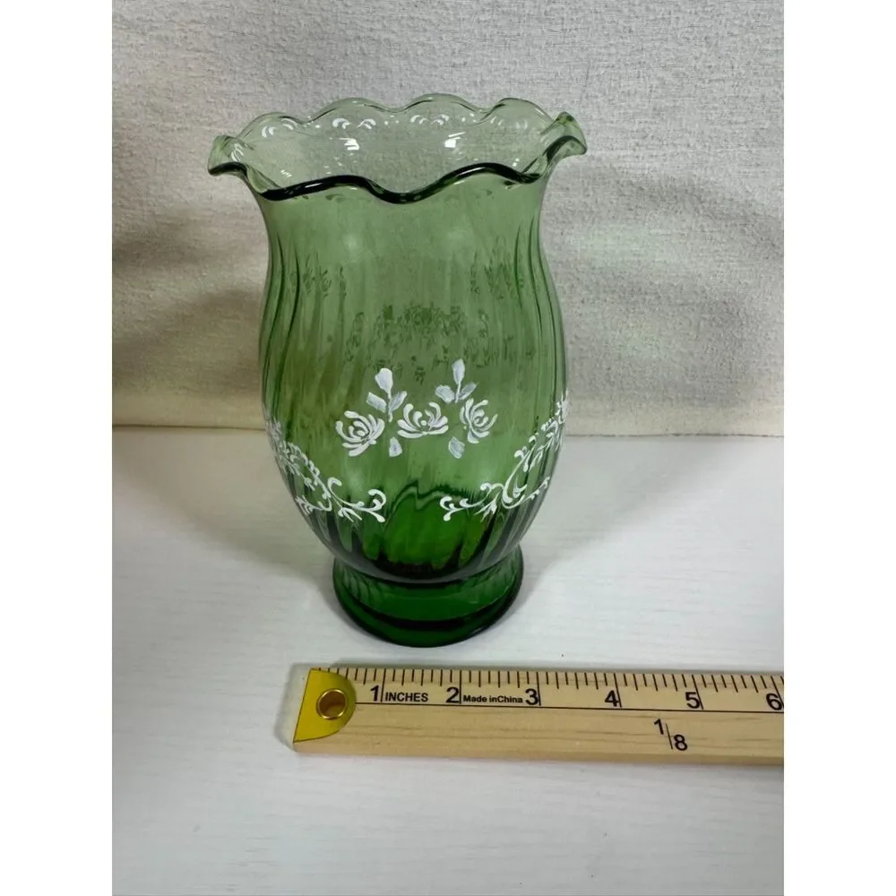 Vintage Green Ribbed Glass Vase Ruffled Rim White Hand Painted Flowers 7